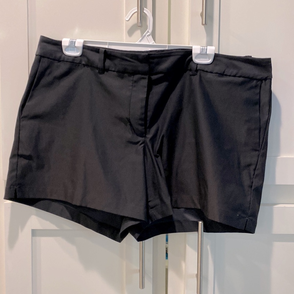 Nike Womens Golf Shorts - Size 16